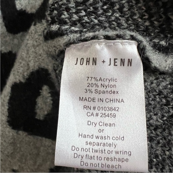 John + Jenn gray leopard crew neck sweater - Picture 7 of 7